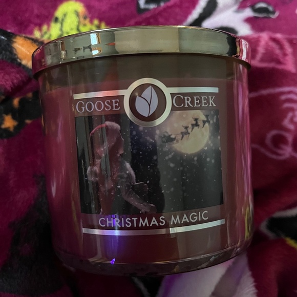 Goose Creek Christmas Magic 3 wick candle - Picture 1 of 3